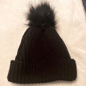 Steve Madden black hat with faux fur like new